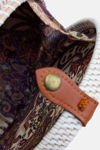 Load image into Gallery viewer, Jelavu - Ata Kauri Rattan Small Crossbody Natural Seashells - White - Jelavu.com